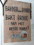 819764 Afbeelding van een muurreclame van Bakker van Doorn op de zijgevel van het pand Springweg 84 te Utrecht.N.B. ...
